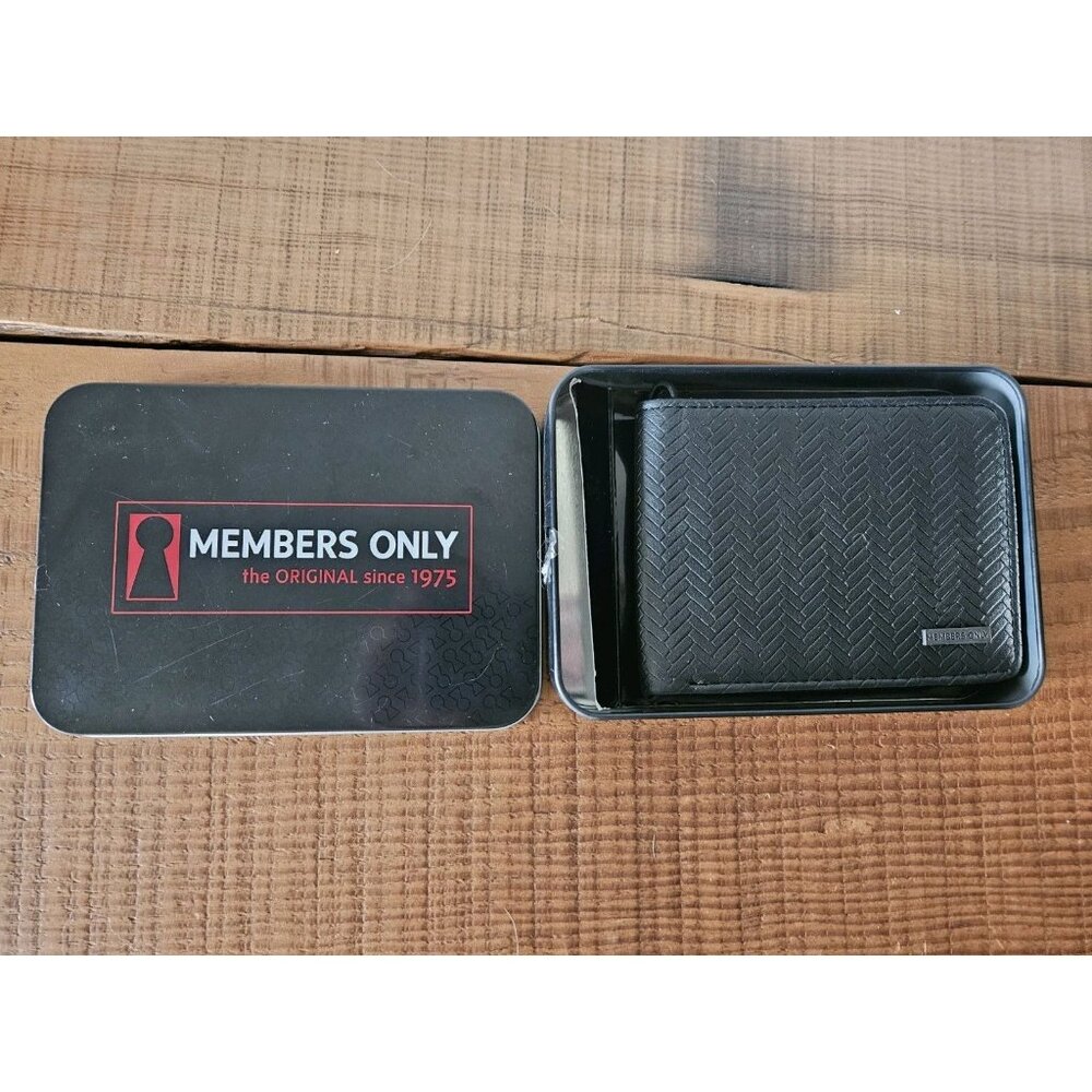Members Only Mens Black Bifold Wallet New In Box